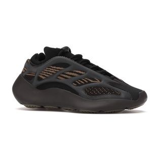 BNWT adidas Yeezy 700 V3
Clay Brown